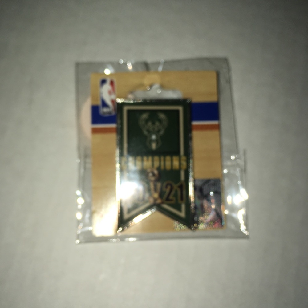 Milwaukee Bucks lapel pin #1
